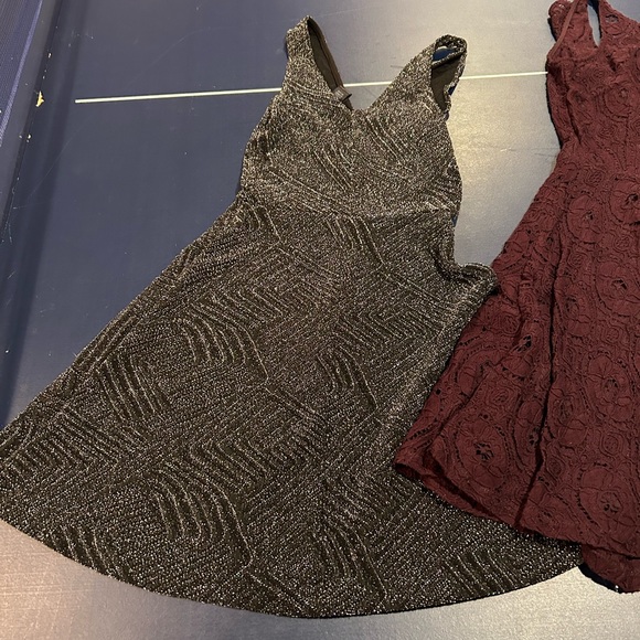 Dresses - Picture 2 of 3